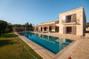 Princely Mediterranean Inspired Villa with Pool and Garden from VILLAWAY®