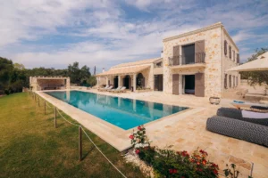 Princely Mediterranean Inspired Villa with Pool and Garden from VILLAWAY®
